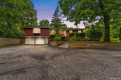 7313 River Rd, Flushing, MI, 48433-2218 | Card Image