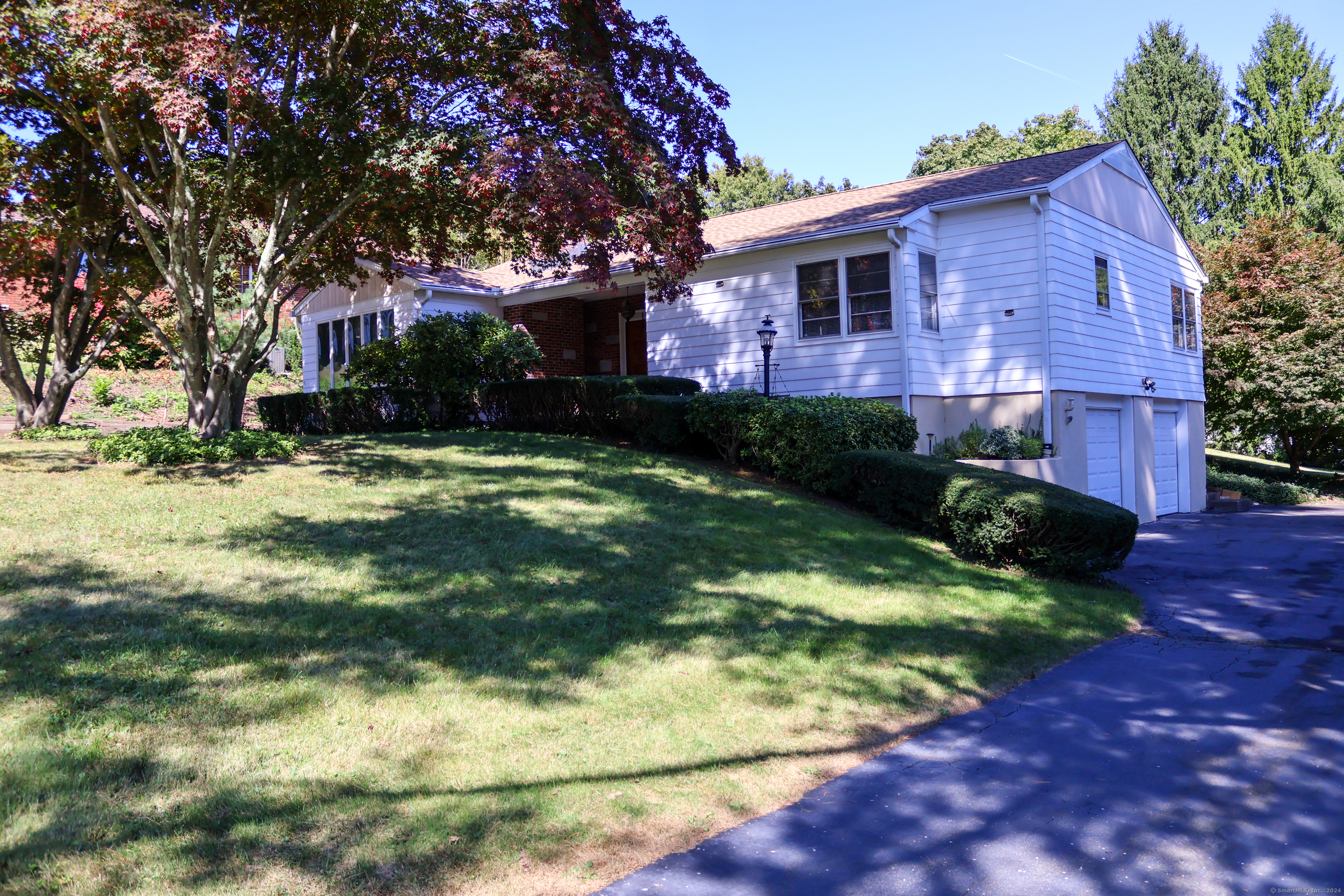 Richard Dr, Hamden, CT 06514