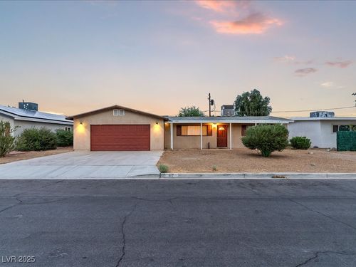 417 Vandalia St, Las Vegas, NV, 89106-3966 | Card Image