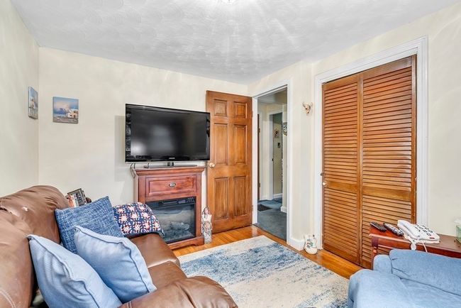 51 Pine St, House other with 3 bedrooms, 1 bathrooms and 5 parking in Sudbury MA | Image 19