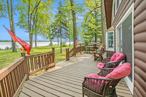 1142 Wolf Lake Dr, Baldwin, MI, 49304-8583 | Card Image