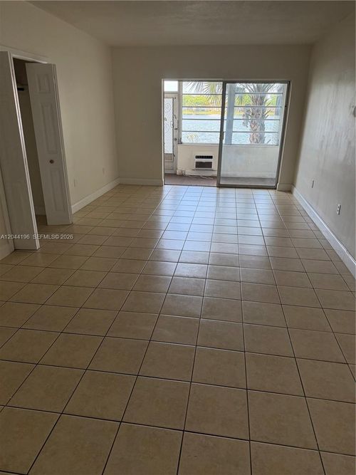 1404-19001 Ne 2nd Ave, Miami, FL, 33179-3766 | Card Image