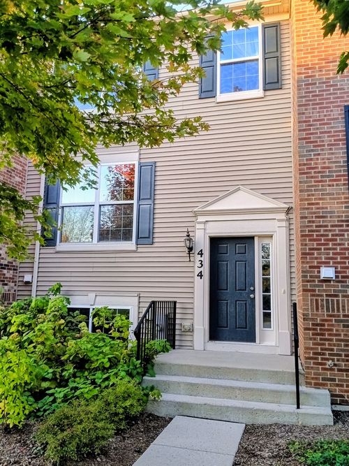 434 Town Center Blvd, Gilberts, IL, 60136-8005 | Card Image