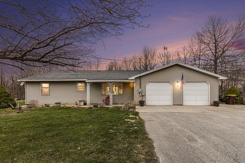 411 Lake St, Sand Lake, MI, 49343-9562 | Card Image