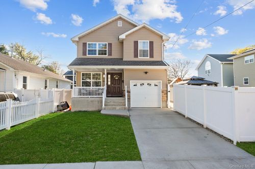 556 Park Ave, West Hempstead, NY, 11552-3311 | Card Image