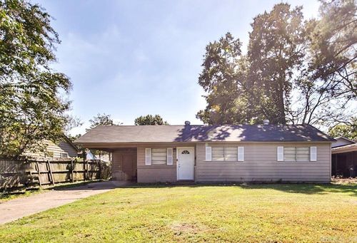 618 Bellehaven Dr, West Memphis, AR, 72301-1925 | Card Image