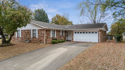 1869 Surrey Drive, House other with 3 bedrooms, 2 bathrooms and null parking in Pryor OK | Image 1