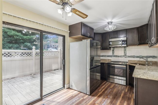 202 - 202 Williamsburg Ln, Condo with 3 bedrooms, 4 bathrooms and 2 parking in Murrysville PA | Image 7