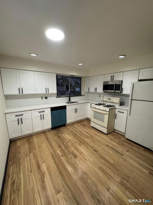 9-204 Wheeler Ave, Bridgeport, CT, 06606-5600 | Card Image