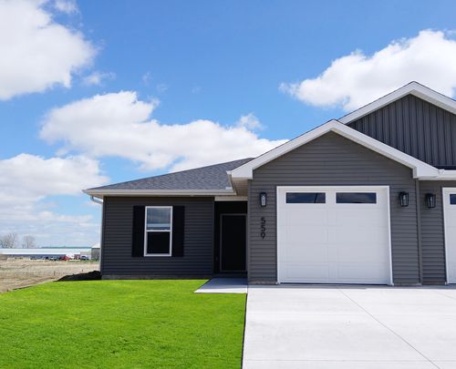 559 N 4th Ave, Eldridge, IA, 52748-1370 | Card Image