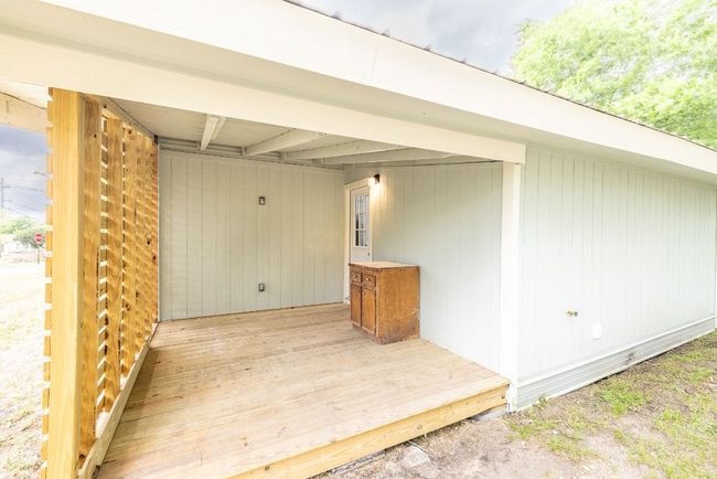 2010 Benton St, House other with 2 bedrooms, 2 bathrooms and 2 parking in Gonzales TX | Image 31