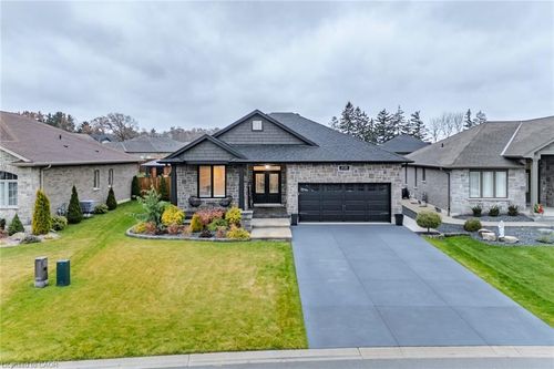 208 Oak St, Simcoe, ON, N3Y0B5 | Card Image