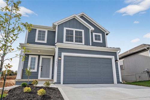 16231 Giorgia St, Parkville, MO, 64152-8773 | Card Image