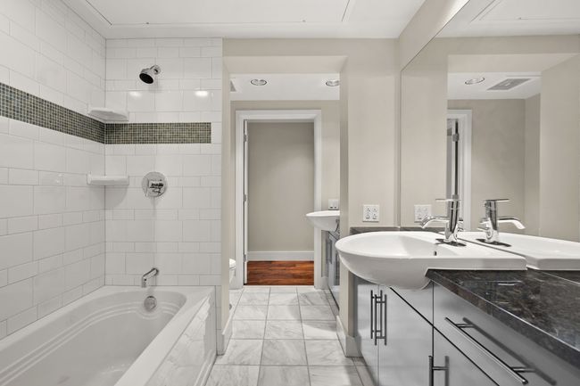APT-2402 - 300 Bowie St, Condo with 3 bedrooms, 3 bathrooms and 2 parking in Austin TX | Image 16