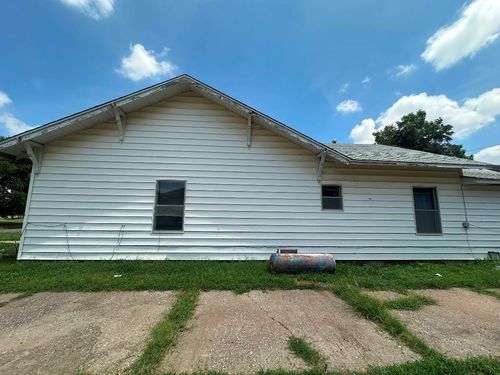 414 E Oklahoma St, Hennessey, OK, 73742-1612 | Card Image