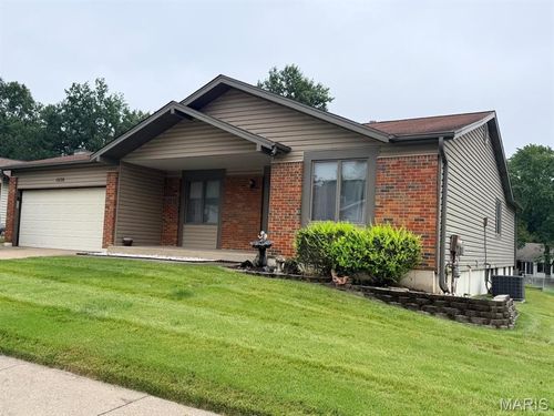1030 Timberwood Trails Dr, Florissant, MO, 63031-7532 | Card Image