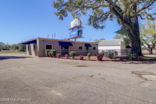 238 Courthouse Rd, Gulfport, MS, 39507-1214 | Card Image