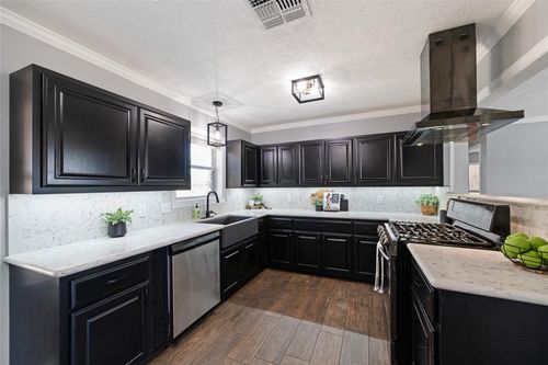 805 Betty St, El Campo, TX, 77437-2704 | Card Image
