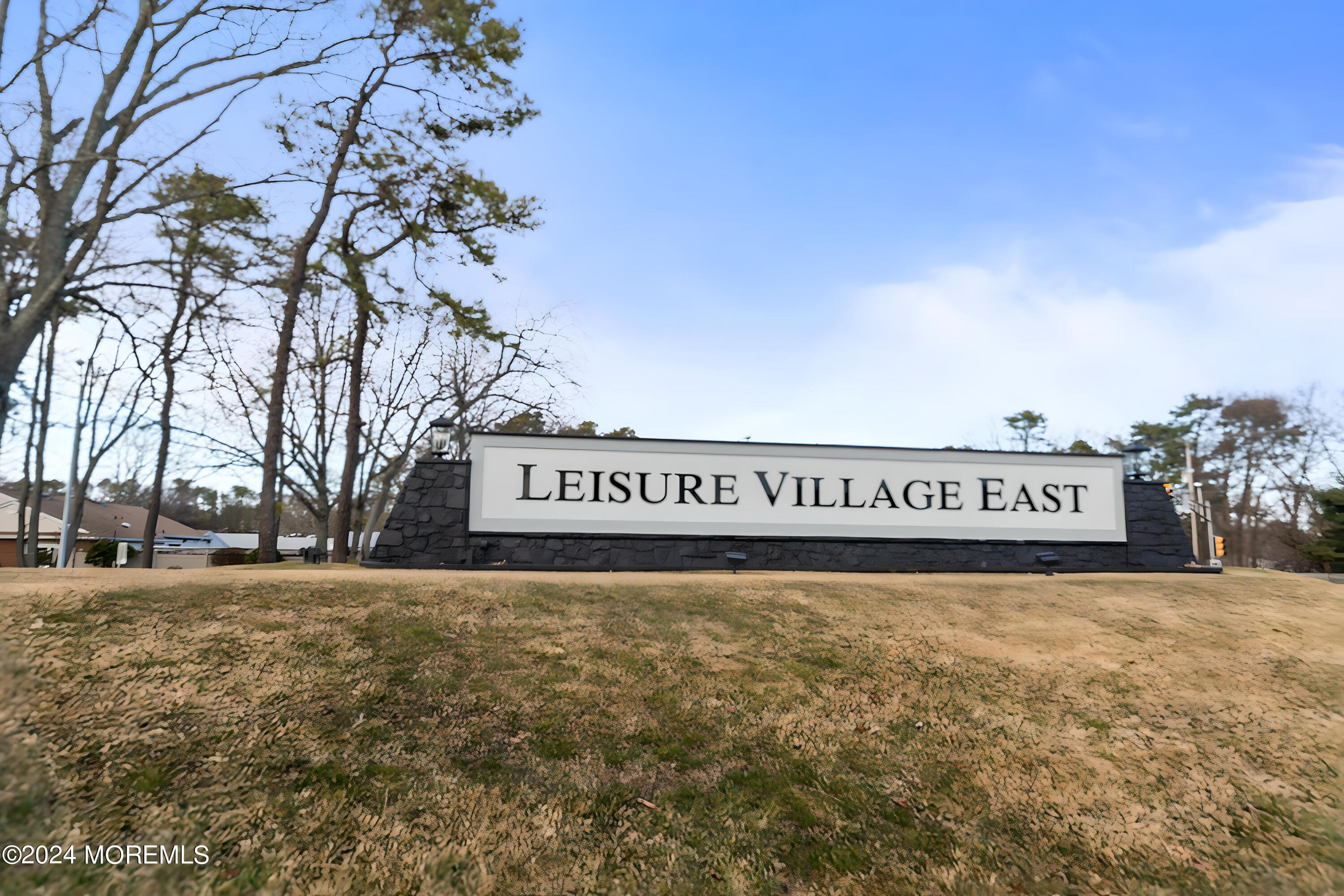 Aberdeen Dr, Lakewood, NJ 08701