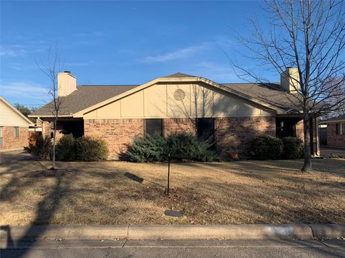 5728 Cancun Dr, North Richland Hills, TX, 76180-6130 | Card Image