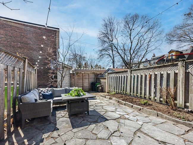 2063 Gerrard St E, House attached with 3 bedrooms, 2 bathrooms and 1 parking in Toronto ON | Image 30