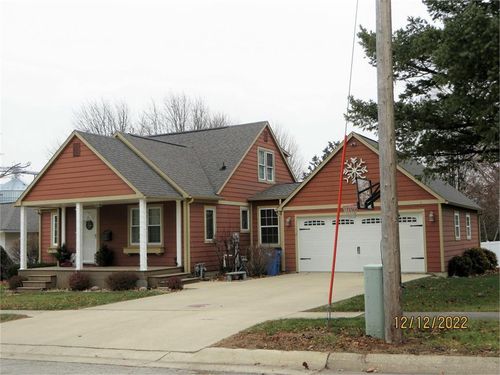 206 6th St, Grundy Center, IA, 50638-1526 | Card Image