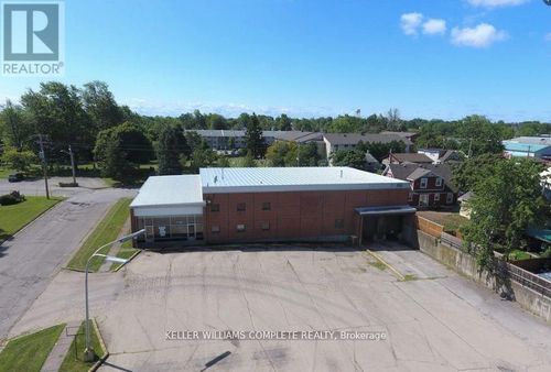 33 Gilmore Road, Fort Erie (Central), ON, L2A2A9 | Card Image