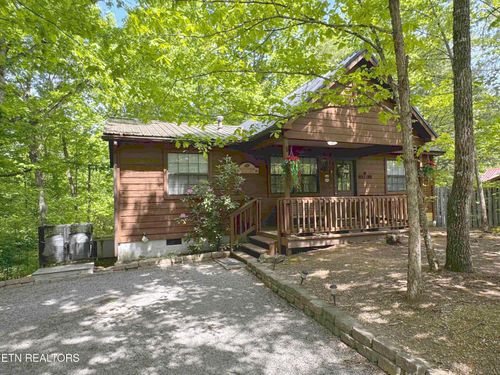 653 Oaks View Ct, Pigeon Forge, TN, 37863-3263 | Card Image