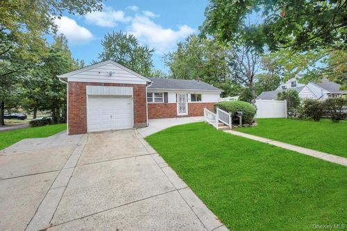 51 Stevenson Rd, Hewlett, NY, 11557-1550 | Card Image