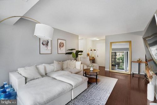 apt-407-4500 S Four Mile Run Dr, ARLINGTON, VA, 22204-3571 | Card Image