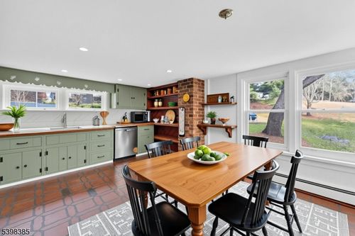 28 Old Clinton Rd, Flemington, NJ, 08822-5700 | Card Image