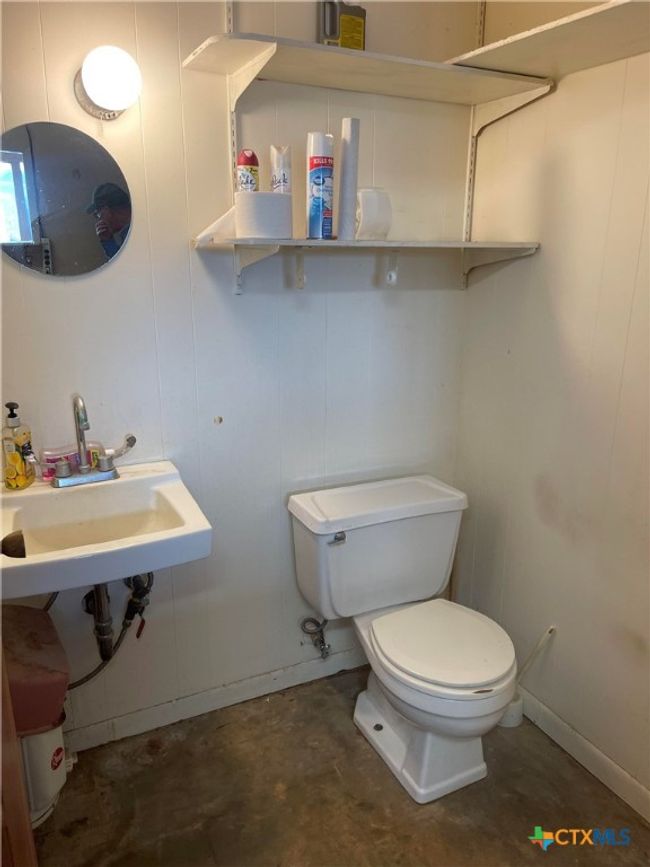 Business Bathroom | Image 12