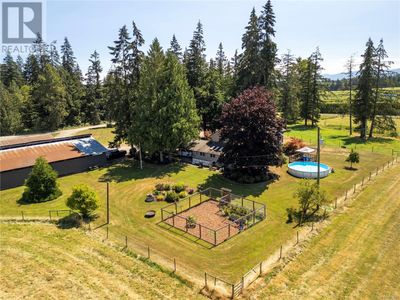 2332 Endall Rd, House other with 6 bedrooms, 4 bathrooms and 6 parking in Black Creek BC | Image 3