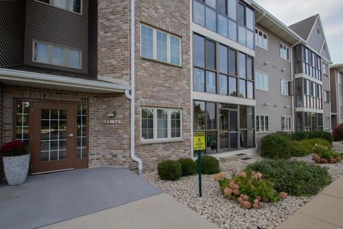245 Oconomowoc Parkway, Oconomowoc, WI, 53066 | Card Image