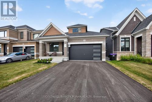 21 Sparrow Way, Adjala-Tosorontio (Colgan), ON, L0G1W0 | Card Image