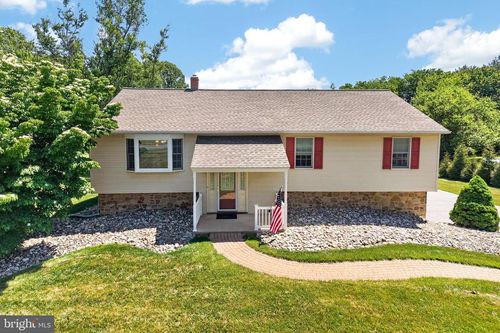21 Berkley Dr, DOWNINGTOWN, PA, 19335-1168 | Card Image