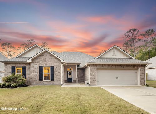 6995 Osprey Dr, Ocean Springs, MS, 39564-4205 | Card Image