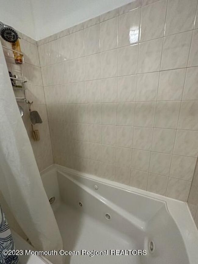 25 Twin Rivers Drive, For Sale in East Windsor Zoocasa