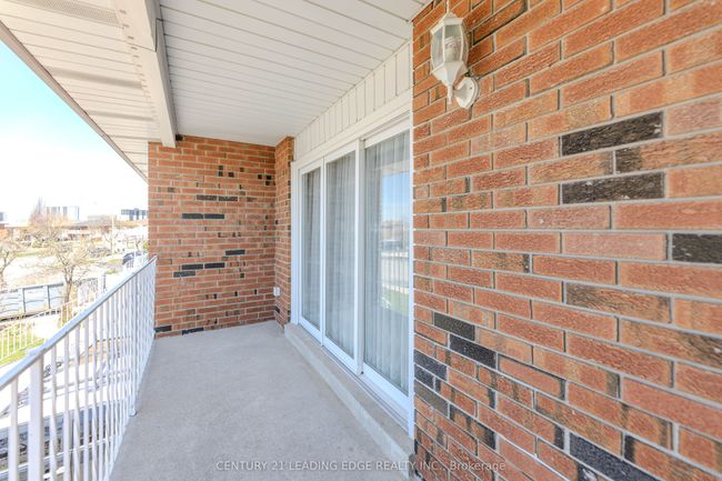 28 Sawmill Rd, House attached with 4 bedrooms, 3 bathrooms and 3 parking in North York ON | Image 44
