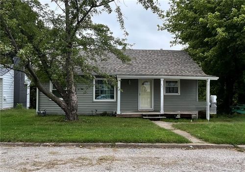 621 E Spring Ave, Bonner Springs, KS, 66012-1139 | Card Image