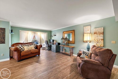 7346 Wellington Pl, Washington Township, MI, 48094-1463 | Card Image