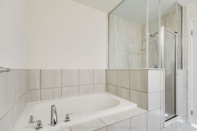 100 - 2674 Magdalen Path, Condo with 4 bedrooms, 3 bathrooms and 1 parking in Oshawa ON | Image 14