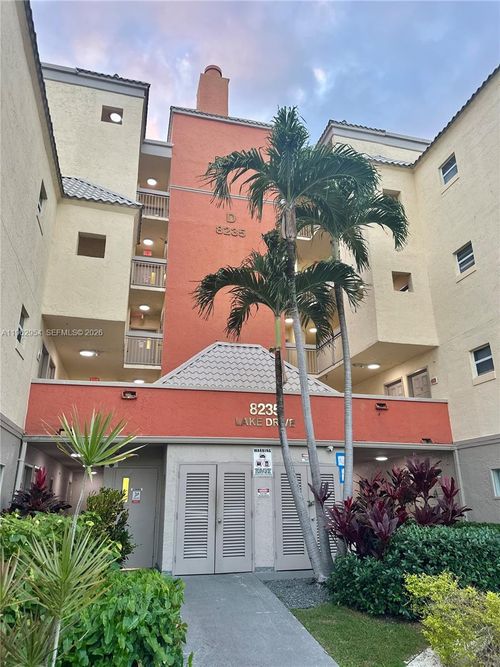 apt-204-8235 Lake Dr, Doral, FL, 33166-7798 | Card Image