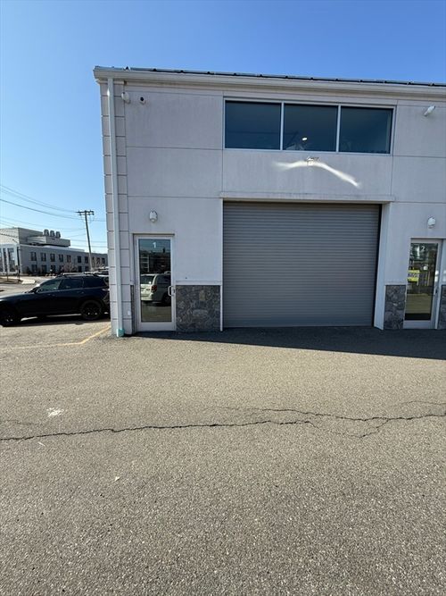ste-1-586 Pleasant St, Watertown, MA, 02472-2678 | Card Image