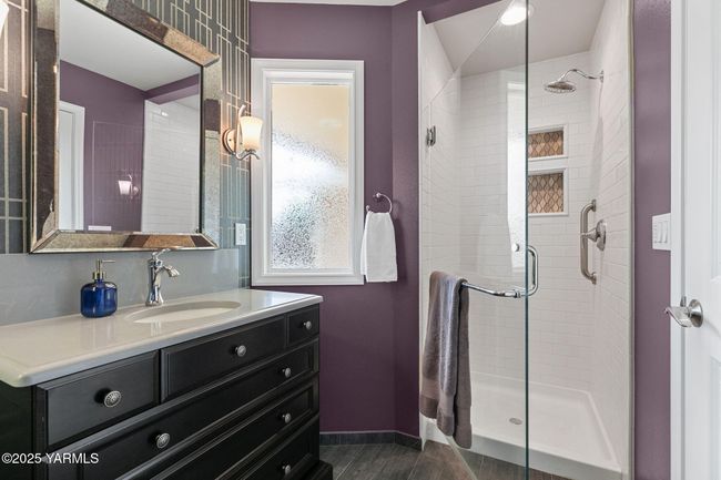 Main Level Guest Bathroom | Image 26