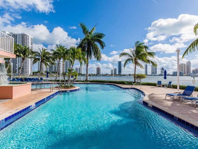APT-102 - 3370 Ne 190 Th St, Condo with 2 bedrooms, 3 bathrooms and null parking in Aventura FL | Image 10