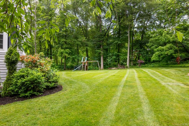 49 Lamppost Dr, House other with 4 bedrooms, 3 bathrooms and 4 parking in Redding CT | Image 23