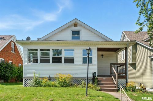 142 11th St, Silvis, IL, 61282-1018 | Card Image