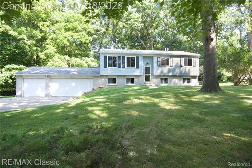 2656 Kathleen Dr, Brighton, MI, 48114-4920 | Card Image