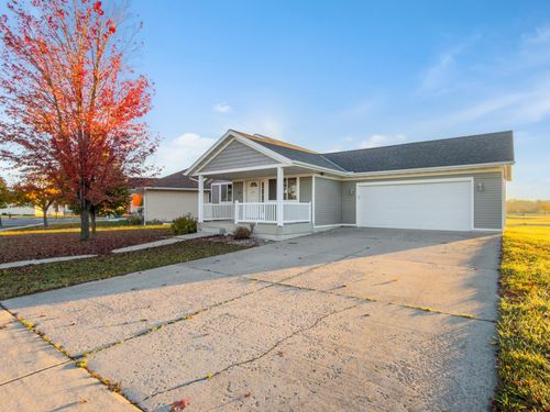 528 Pfaender Dr, New Ulm, MN, 56073-3353 | Card Image